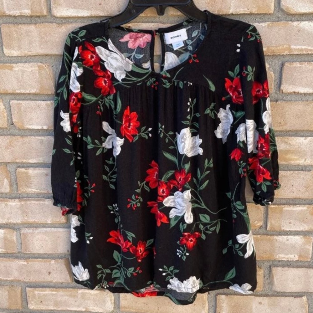 Old Navy Girls Shirt /Top/ Blouse
Floral Design Sz M (8) Loose Black Flowers